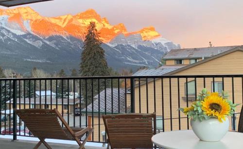 Canmore Apartment | 1 Bd corner unit stunning views wrap around deck