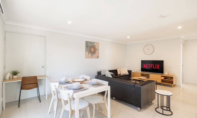 Rocklea Apartment | 1 Bdr Apt! Spotless! Garage Parking! 219D1