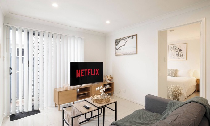 Rocklea Apartment | 1 Bdr Apt! Spotless! Garage Parking! 216D1