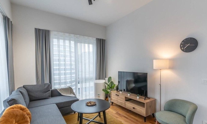 Kagithane Apartment | 1-Bdr Apt with View /Pool/GYM Near Airport Metro