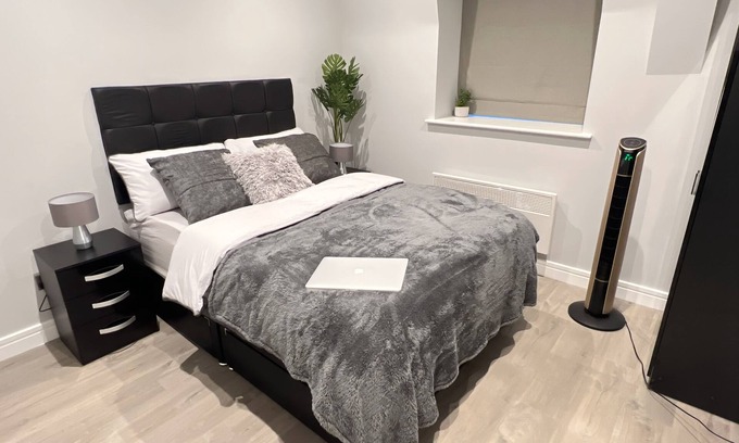 Sunbury on Thames Apartment | 1 Bed apartment in Sunbury-On-Thames *Free Parking*