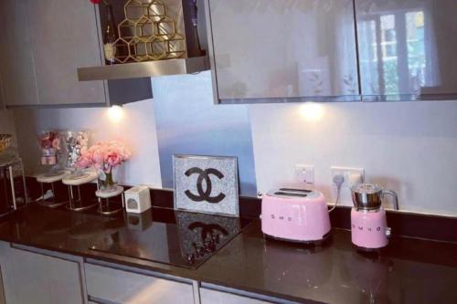 Dartford Apartment | 1 Bed Apartment Sleeps 2 - Free Parking