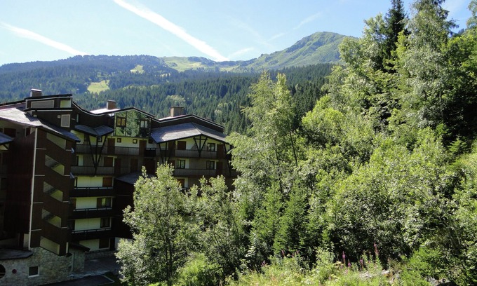 La Perriere Apartment | 1 Bed Apt, Sleeps 5, Sauna, Wifi, Covered Parking, Kitchenette, Close to Slopes