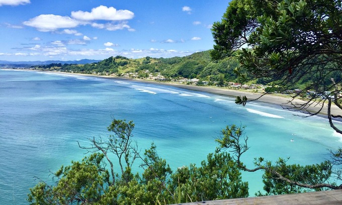 Ohope Apartment | 1 Bed Apt, West End Ohope 50m to Beach.