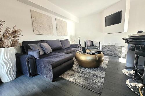 Branston House | 1 Bed Barn Retreat - Fireplace Patio Parking