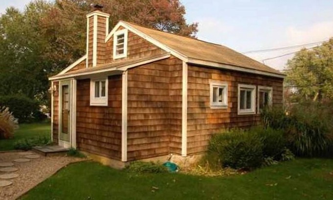 South Kingstown Cottage | 1-bed cottage near RI's best beaches, Boating and URI-Central AC/outdoor shower