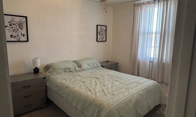 Belleville Apartment | 1 bed duplex near downtown Belleville next to heart garden and long story coffee