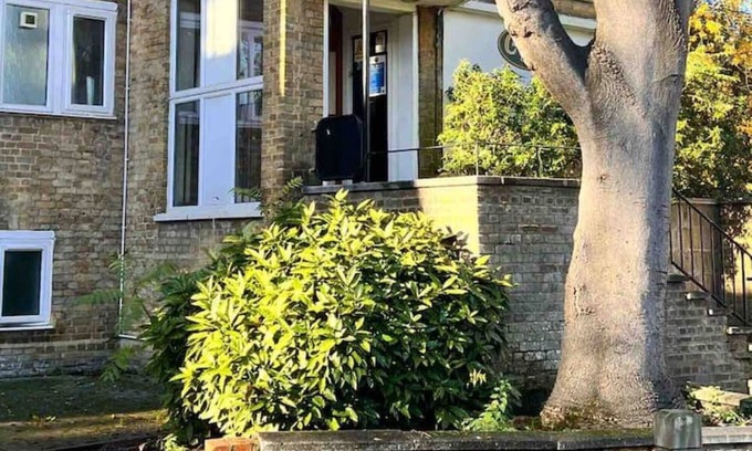 Putney Apartment | 1-bed flat by leafy Putney Heath