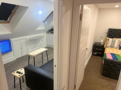 Kidbrooke with Hornfair Apartment | 1 Bed Flat - Sleeps 2 - Pets - Garden - Parking