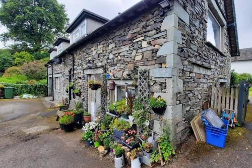 Hawkshead House | 1 Bed Flat - Sleeps 4 - Garden - Parking - Wifi