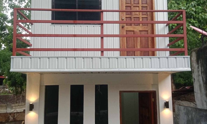 Zamboanga House | 1 Bed House - Sleeps 2 - Parking - Wifi