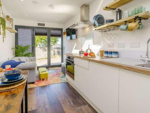 Ogmore-by-Sea House | 1 Bed in Ogmore -by-Sea 88522