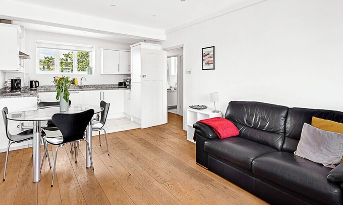 West Putney Apartment | 1-Bed London Bliss: Putney Gem