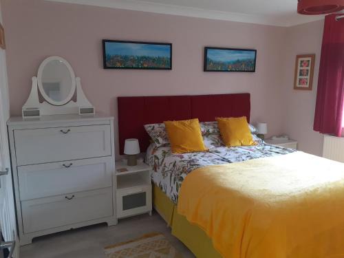 Peacehaven Apartment | 1-Bed Seaside Retreat - Sleeps 2 Parking & Garden