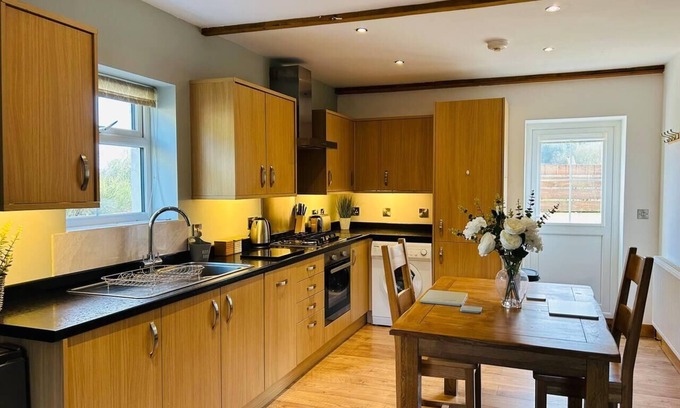 Llanllyfni House | 1 Bed, Sleeps 2, Parking, Pets Allowed