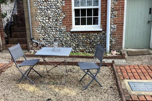 Hethel Apartment | 1 bed-Sleeps 4-Garden-Near Snetterton Circuit