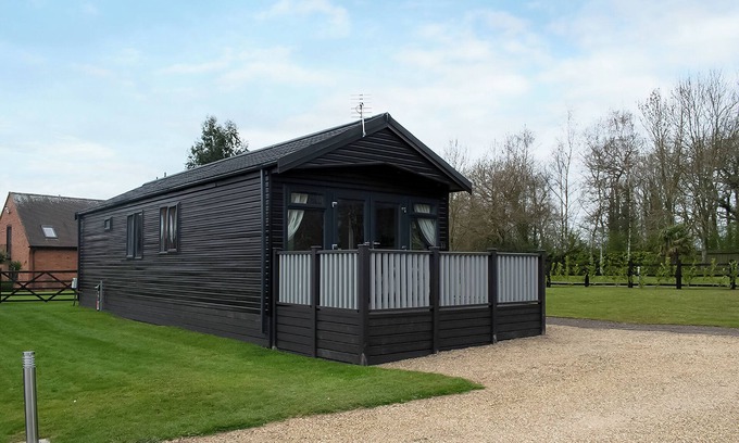 Barwell Ski Chalet | 1 bedroom accommodation in Earl Shilton
