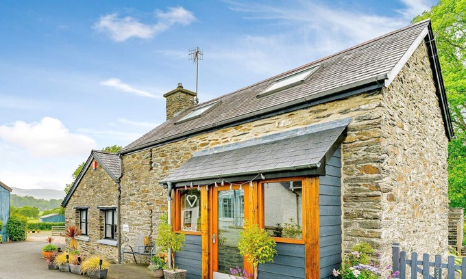 Eglwys-fach Cottage | 1 bedroom accommodation in Furnace, near Machynlleth