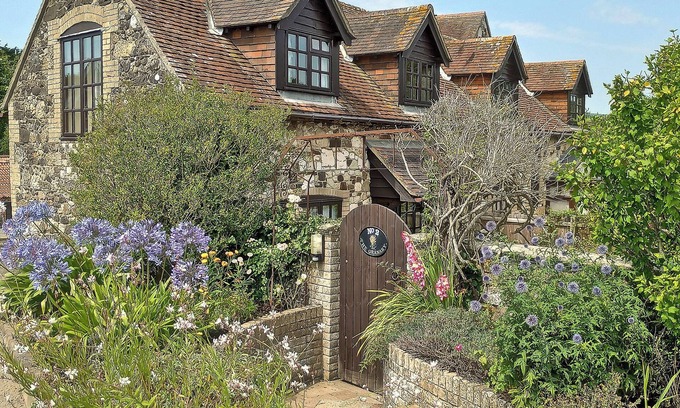 Newport Cottage | 1 bedroom accommodation in Brighstone