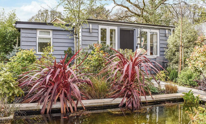 Poole Cottage | 1 bedroom accommodation in Broadstone