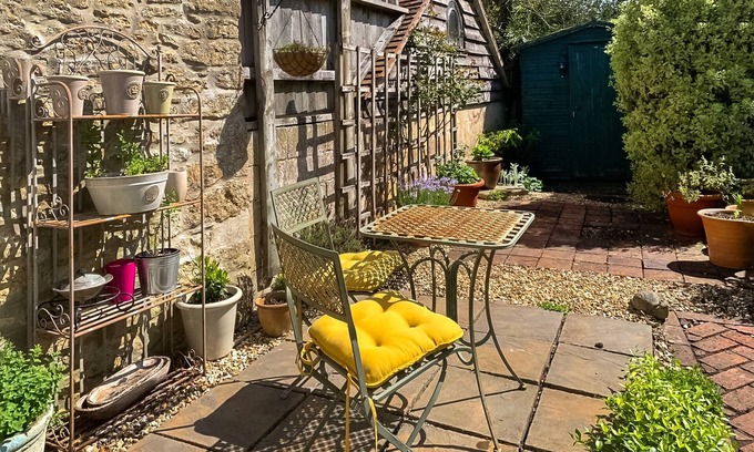Gillingham Cottage | 1 bedroom accommodation in West Stour, nr Gillingham, Dorset