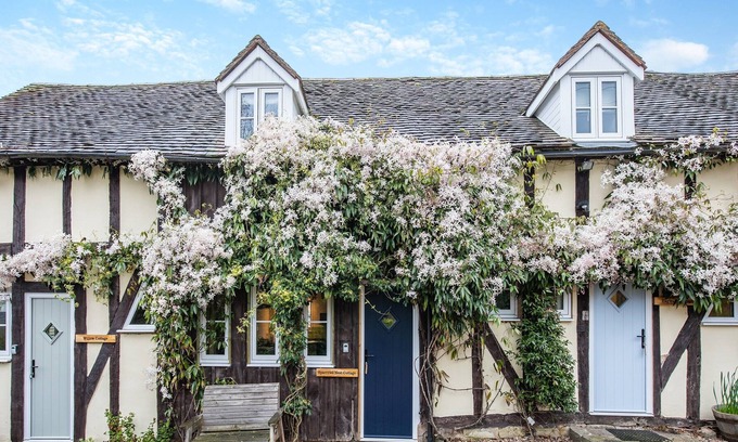 Hay-on-Wye Cabin | 1 bedroom accommodation in Ridgeway Cross, near Malvern