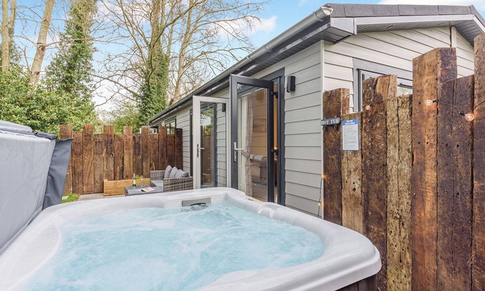 Great Coxwell Ski Chalet | 1 bedroom accommodation in Faringdon