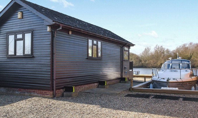 Brundall Cottage | 1 bedroom accommodation in Brundall