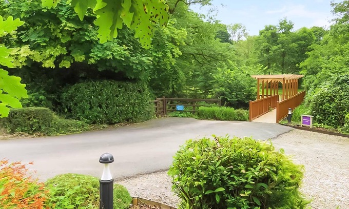Narberth Ski Chalet | 1 bedroom accommodation in Narberth, Nr Tenby
