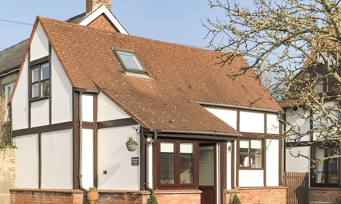 Yarmouth Cottage | 1 bedroom accommodation in Wellow, near Yarmouth