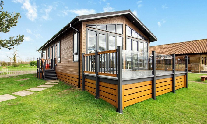 Aubourn Ski Chalet | 1 bedroom accommodation in Swinethorpe, Nr Lincoln