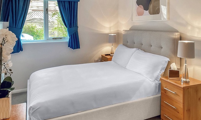 Brundall Cottage | 1 bedroom accommodation in Brundall, Norwich