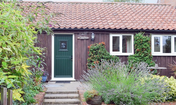 Thorpe Market Cottage | 1 bedroom accommodation in Thorpe Market, Norfolk