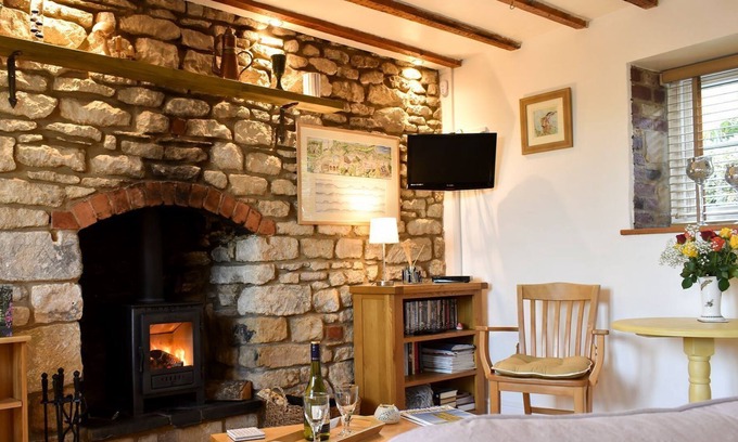 Stroud Cottage | 1 bedroom accommodation in Selsley, near Stroud