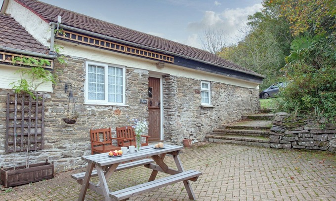 Looe Cottage | 1 bedroom accommodation in Looe