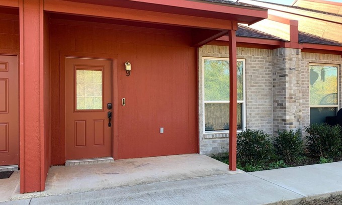 Lindale Apartment | 1-bedroom apartment in lovely Lindale