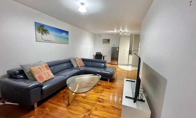 Wollongong CBD Apartment | 1 Bedroom CBD Apartment Queen Bed