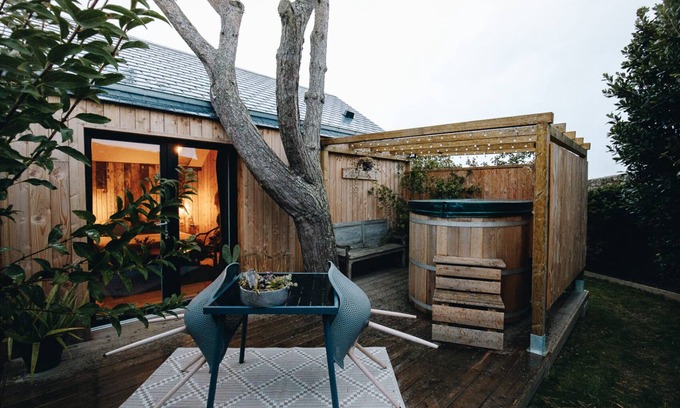 Auderville Ski Chalet | 1 Bedroom Chalet in La Hague