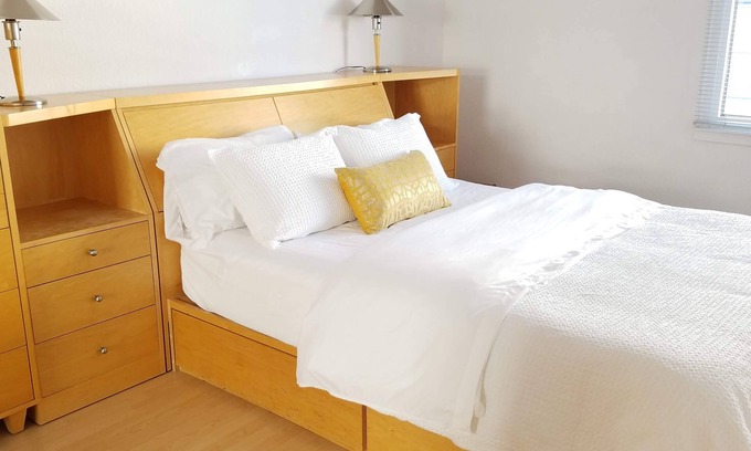 South Beach Condo | 1 Bedroom condo, walking distance to Moscone center and down town.