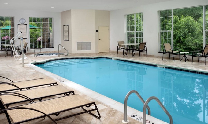 North Brunswick Condo | 1 Bedroom | Free Breakfast. Pool & Hot Tub