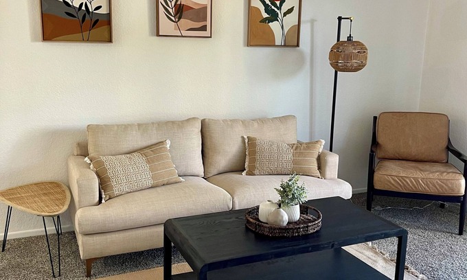 Costa Mesa Apartment | 1 bedroom in lovely Costa Mesa near beaches, Disneyland, and freeways…