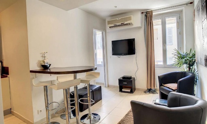 Cannes City Centre Apartment | 1 Bedroom Notre Dame 2 mins from the Croisette and the Palais 225