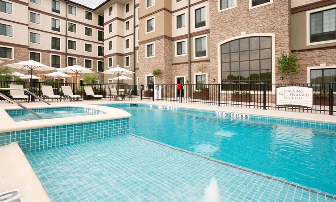 Hollywood Park Condo | 1 Bedroom | Outdoor Pool and Hot Tub + Free Wifi