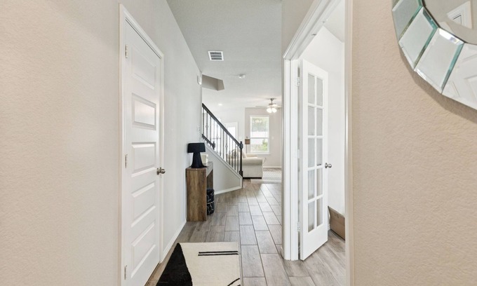 Lincoln Park House | 1-Bedroom Private Stay Ensuite +Extra Room Option.Cozy Hideaway No Shared Guests