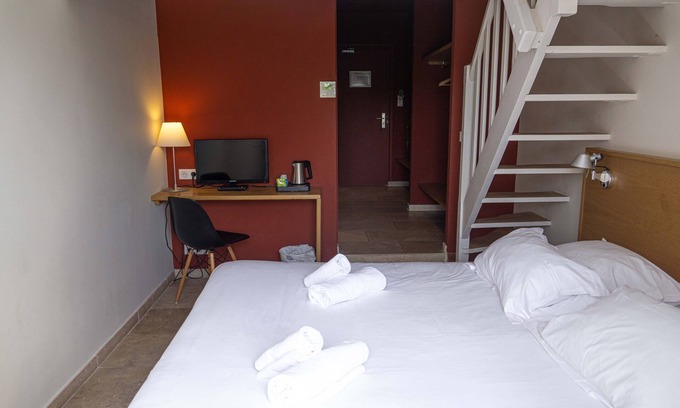 Roussillon Hotel | 1 Bedroom Private vacation home in Roussillon