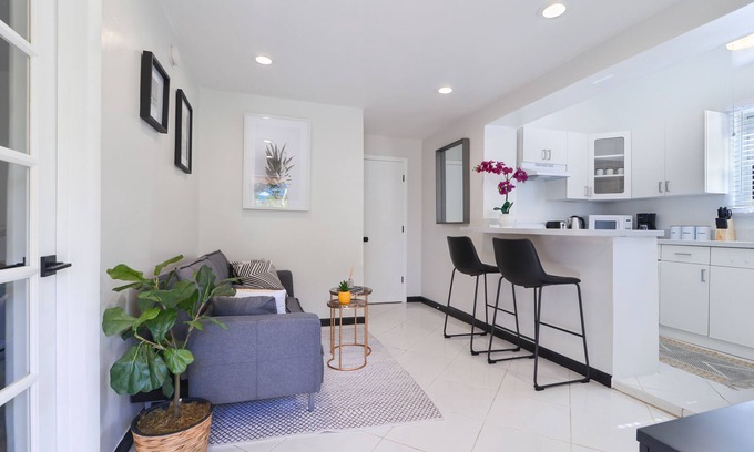 Parkside Condo | 1 Bedroom Resort in the center of Hollywood FL