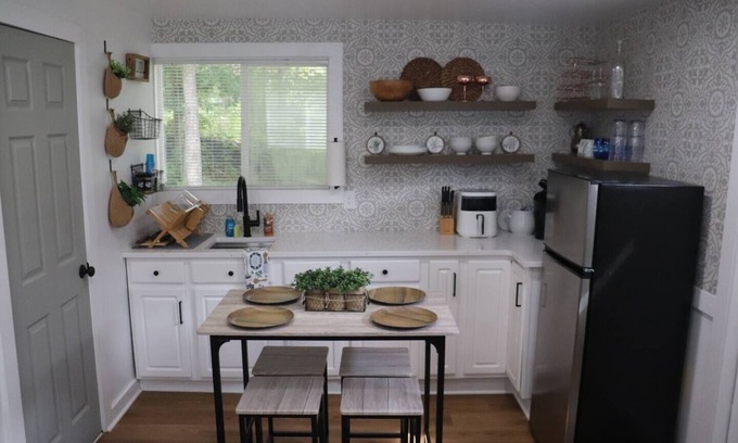 Dawsonville House | 1-bedroom tiny home with AC and WiFi in Dawsonville, GA across from Lake Lanier