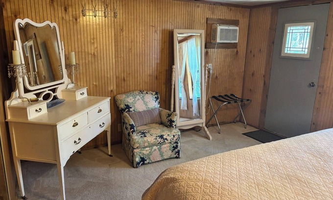 Hays County Cottage | 1 Bedroom Vacation Cottage in San Marcos/Wimberley, TX