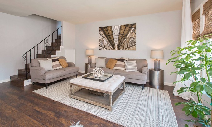 Alameda House | 1 block to downtown! 3 blocks to the beach!