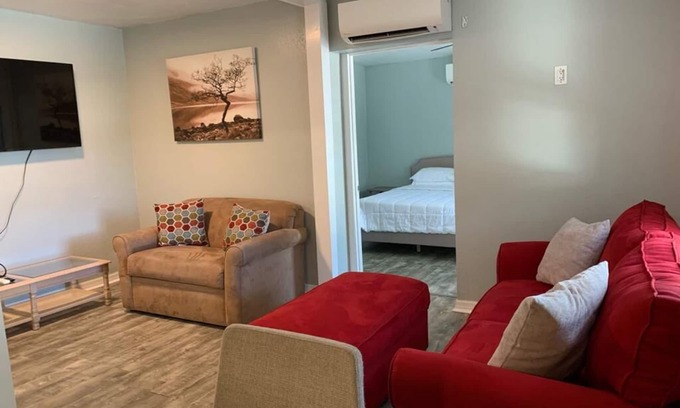 Clearwater Condo | 1 BR Apartment, Minutes to Beach! Free Parking!